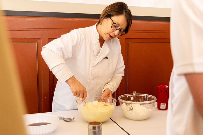 Rome Cooking Class: Fettuccine & Tiramisu Lovers Workshop - Included Beverage Offerings