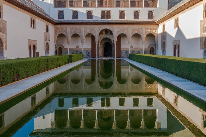 Alhambra Skip-The-Line Private Tour Including Nasrid Palaces - Multicultural History