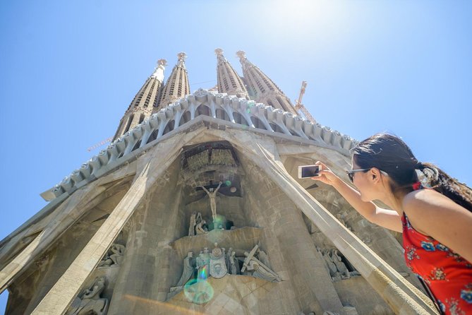 Barcelona E-Bike Gaudi Highlights or Bohemian Neighborhoods Small Group Tour - Exploring Barcelonas Attractions
