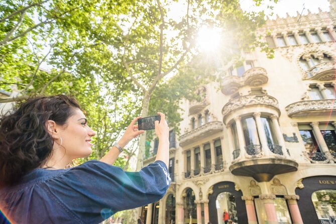 Barcelona Gaudi and Sagrada Familia Tour - Instagram-Worthy Photo Opportunities