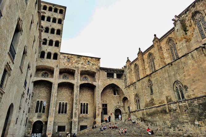 Barcelona Old Town and Gothic Quarter Walking Tour - Navigating the Old Town