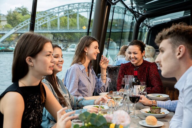 Bateaux Parisiens Seine River Gourmet Lunch & Sightseeing Cruise - Dress Code and Traveler Capacity
