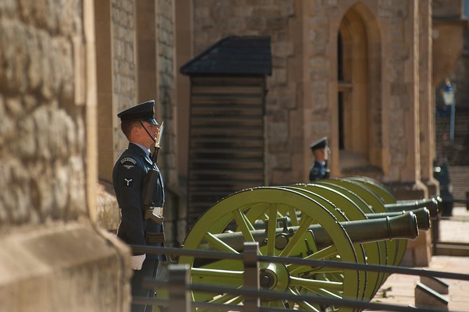 Best of London: Tower of London, Thames & Changing of the Guard - Expert Guidance