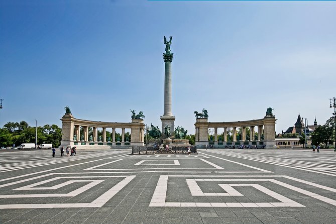 Budapest All in One Walking Tour With Strudel Stop - Maximum Group Size