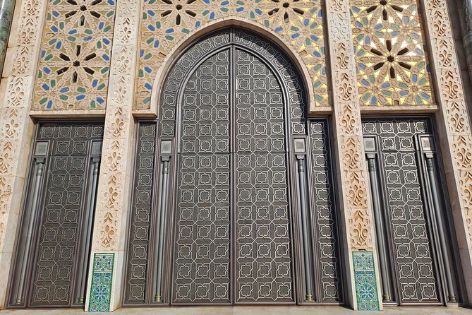 Casablanca Guided Private Tour Including Mosque Entrance - Exploring Casablancas Architecture