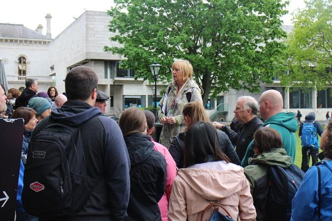 Dublin Book of Kells, Castle and Molly Malone Statue Guided Tour - Discovering Dublin Castle