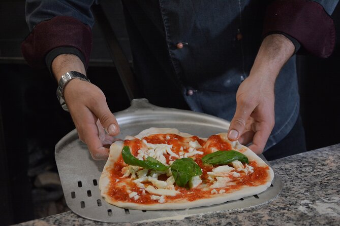 Last Lap! 1h Pizza Class in Rome - Chefs Expertise and Cultural Immersion