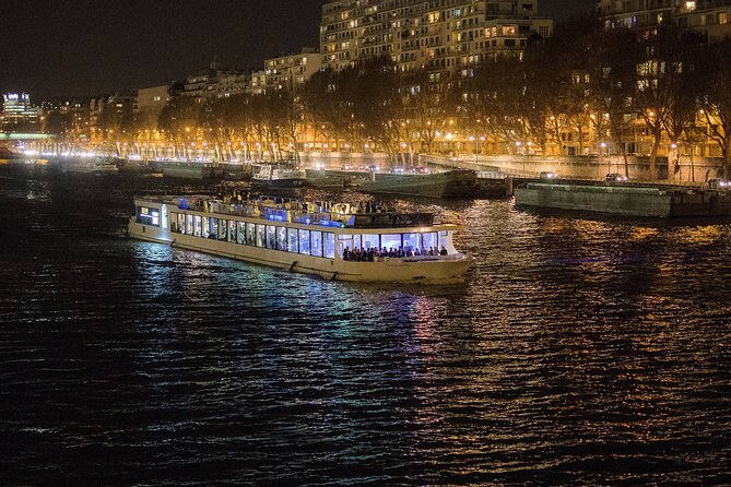 Paris Gourmet Dinner Seine River Cruise With Singer and DJ Set - Live Music and DJ Set
