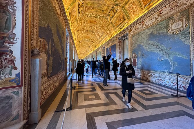 Skip the Line: Vatican Museum, Sistine Chapel & Raphael Rooms + Basilica Access - Admiring the Sistine Chapel