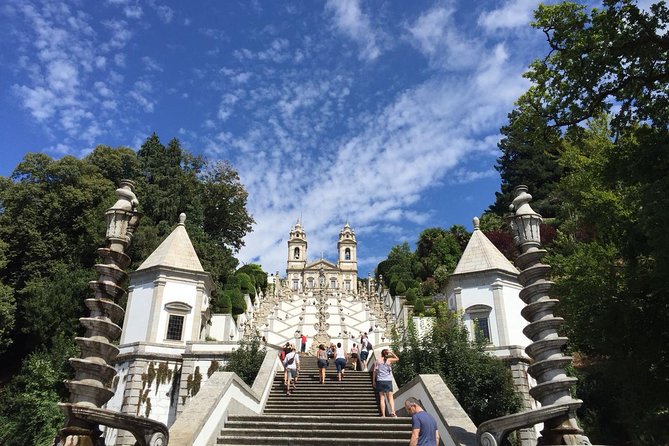 Small Group Day Trip to Braga and Guimarães With Lunch Included - Exploring Guimarães