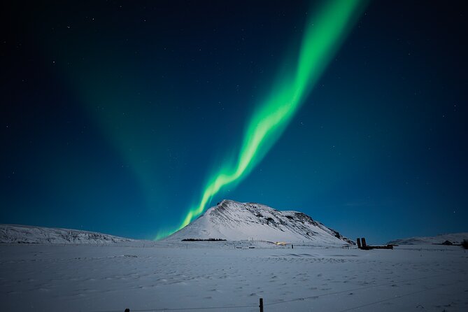 The Ultimate Northern Lights Tour With All Inclusive - Tour Size and Operators