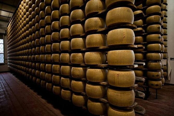 Tour Parmigiano Reggiano Dairy and Parma Ham - Cheese Production Process