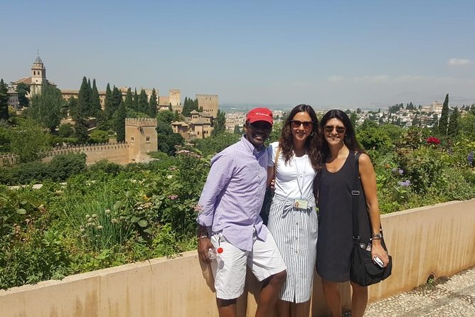 Alhambra Highlights Private Tour With Nazaries Palaces - Guest Requirements
