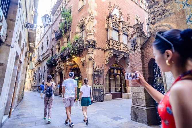 Barcelona E-Bike Small Group Tour With Tapas & Wine Tasting - Visit Cultural Landmarks