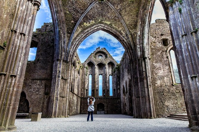 Blarney, Rock of Cashel & Cahir Castles Day Tour From Dublin - Suitable for All Travelers