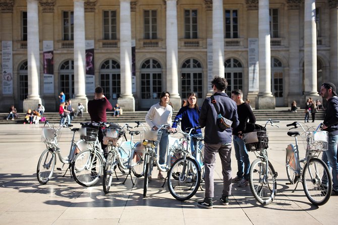 Bordeaux by Bicycle: a 3-Hour Tour Immersive Experience - Guides and Group Size