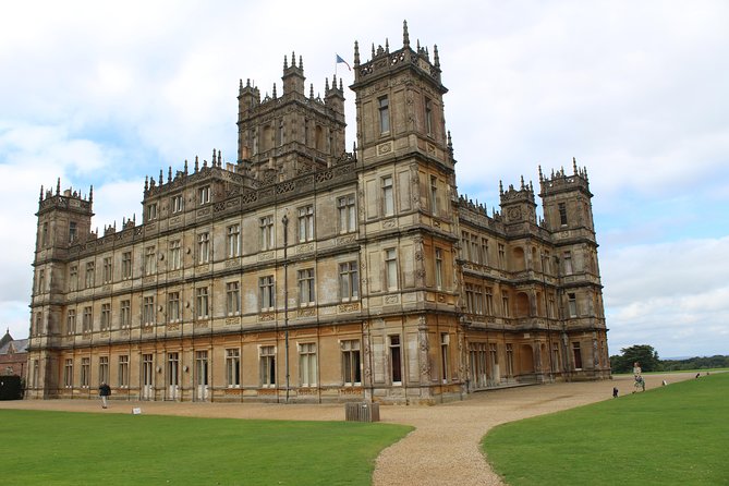 Downton Abbey and Village Small Group Tour From London - Tour Duration and Size