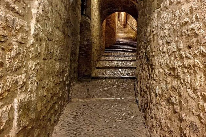Half-Day Game of Thrones Walking Tour in Girona With a Guide - Accessibility and Transportation