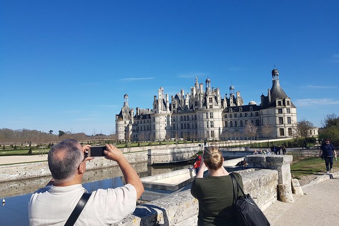 Loire Valley Day Tour Chambord and Chenonceau Plus Lunch at a Private Castle - Lunch at a Private Château