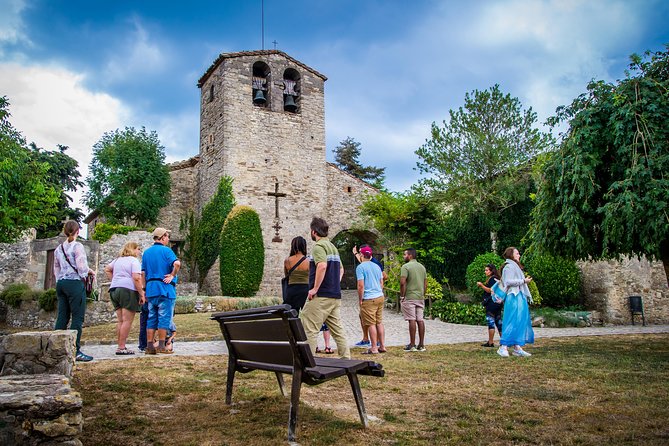 Medieval Three Villages Small Group Day Trip From Barcelona - Admiring Castellfollit De La Roca