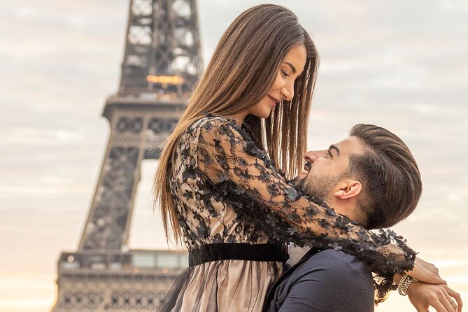 Private Guided Professional Photoshoot by the Eiffel Tower - Capturing the Eiffel Tower