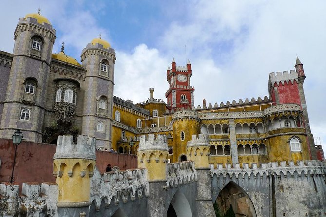 Small Group Sintra, Cascais and Estoril Full-Day Tour - Meeting and Pickup