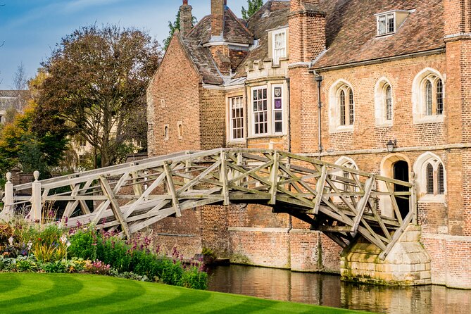 Walking Tour of Cambridge - Discovering the University and Riverside