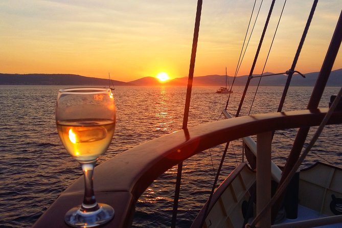 Split Sunset Cruise With Live Music - Refreshments and Open Bar