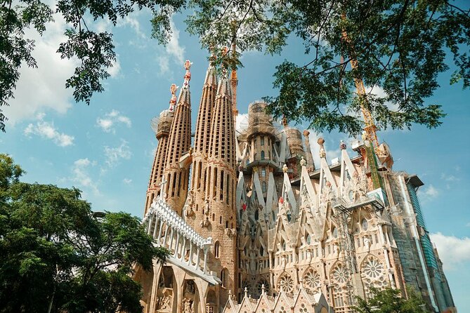 Barcelona in 1 Day: Sagrada Familia, Park Guell,Old Town & Pickup - Just The Basics