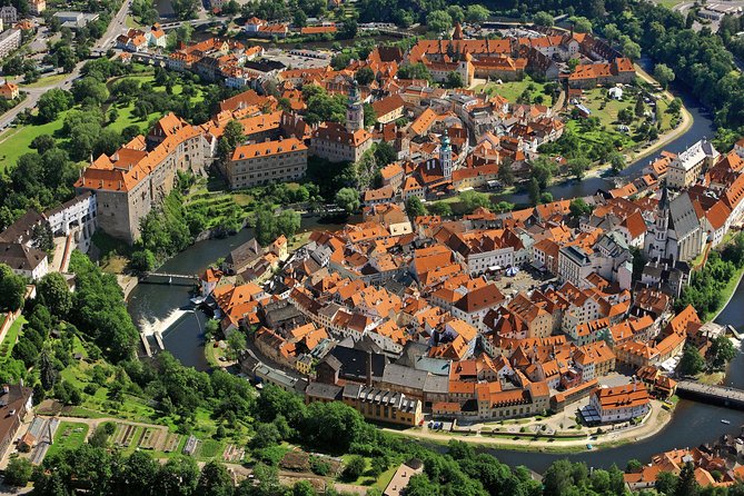 Cesky Krumlov Full Day Tour From Prague and Back - Just The Basics