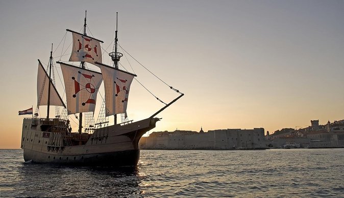 Dubrovnik Sunset Cruise by Traditional Karaka Boat - Key Points