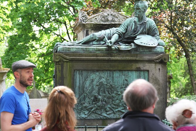 Famous Graves of Père Lachaise Cemetery Guided Tour - Just The Basics