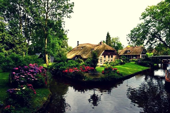 Giethoorn Day Trip From Amsterdam With 1-Hour Boat Tour - Key Points
