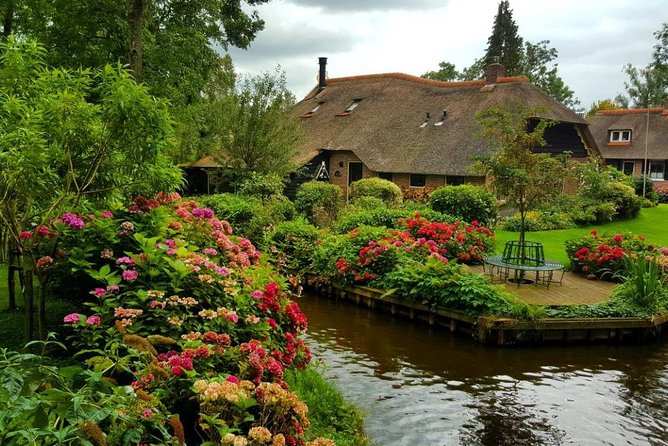 Giethoorn Day Trip From Amsterdam With Boatride - Key Points
