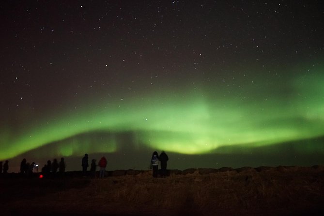 Into the Night: Chasing Aurora Borealis With Warmth and Treats! - Key Points