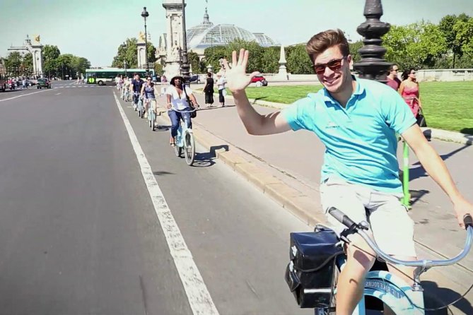 Paris Highlights Bike Tour: Eiffel Tower, Louvre and Notre-Dame - Just The Basics