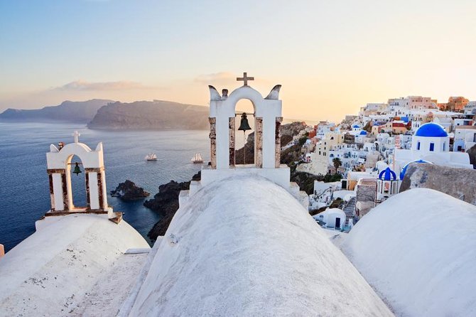 Personal Travel and Vacation Photographer Tour in Santorini - Key Points