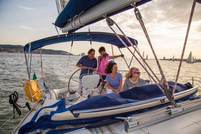 2,5h Lisbon Sunset Sail - Inclusions and Amenities