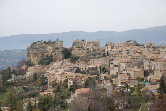 A Day in Provence Small Group Tour From Marseille - Châteauneuf-du-Pape: Exploring Renowned Vineyards