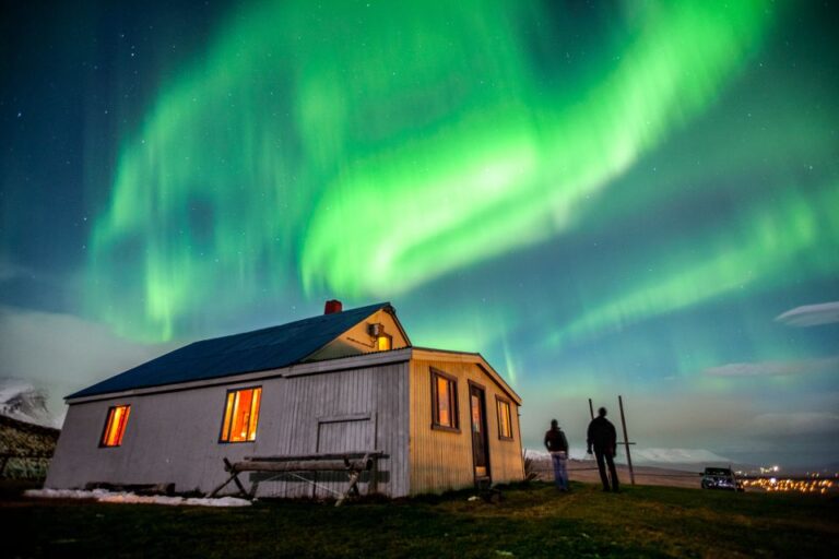 Akureyri: Northern Lights Photography Tour