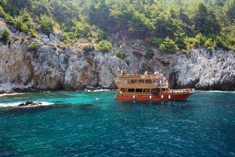 Alanya: Boat Trip With Lunch, Drinks, and Swim Stops