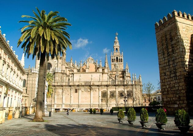 Alcazar, Cathedral, Santa Cruz Quarter, Bullring, and River Cruise Tour in Seville
