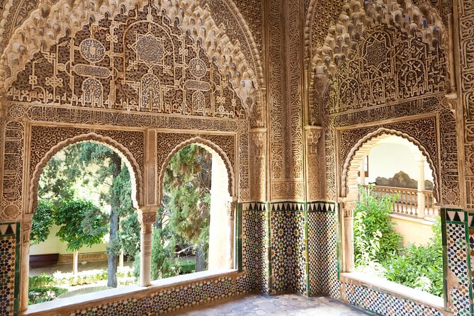 Alhambra Private Tour With A Historian (with Nasrid Palaces) Tour Details