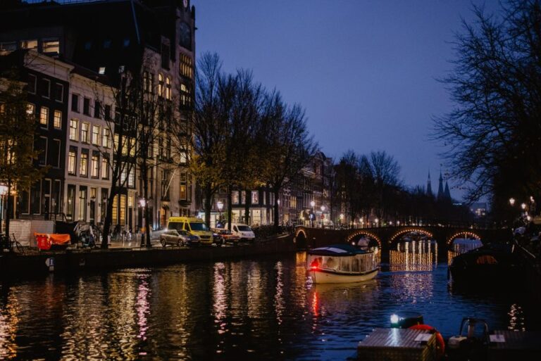 Amsterdam: Private Evening Canal Cruise With Prosecco Immersive Cruise Through Amsterdams Canals