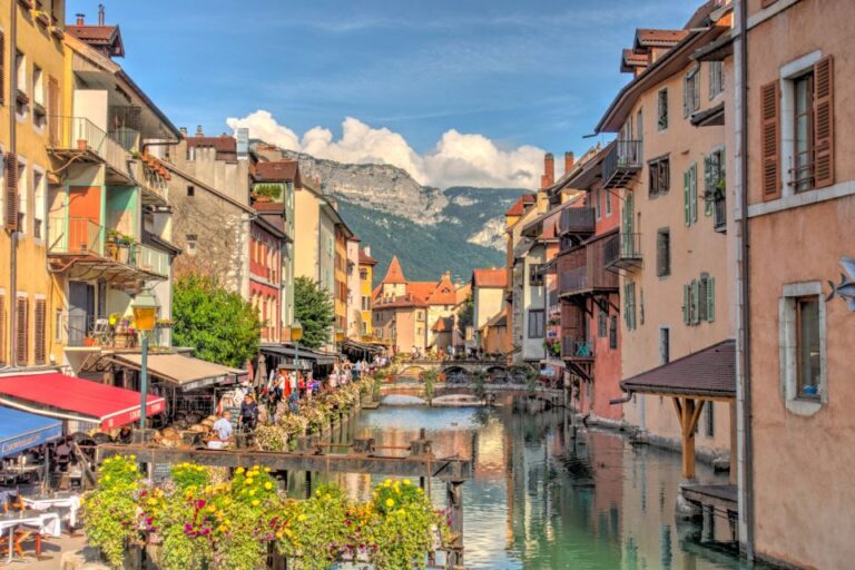 Annecy: City Highlights Self Guided Scavenger Hunt & Tour Starting Point: Pont Des Amours