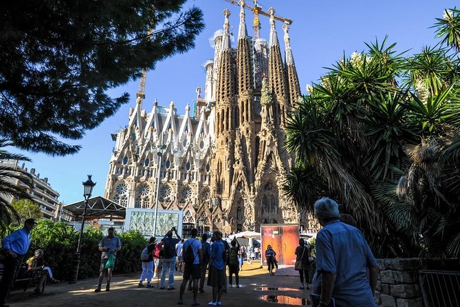 Barcelona Highlights & Sagrada Familia Skip The Line Private Tour Montjuïc City Views