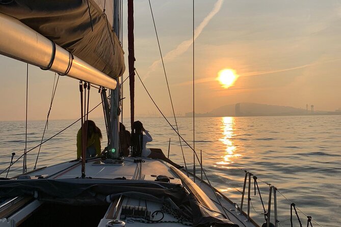 Barcelona Private Sunset Sailing With Drinks Tour Inclusions