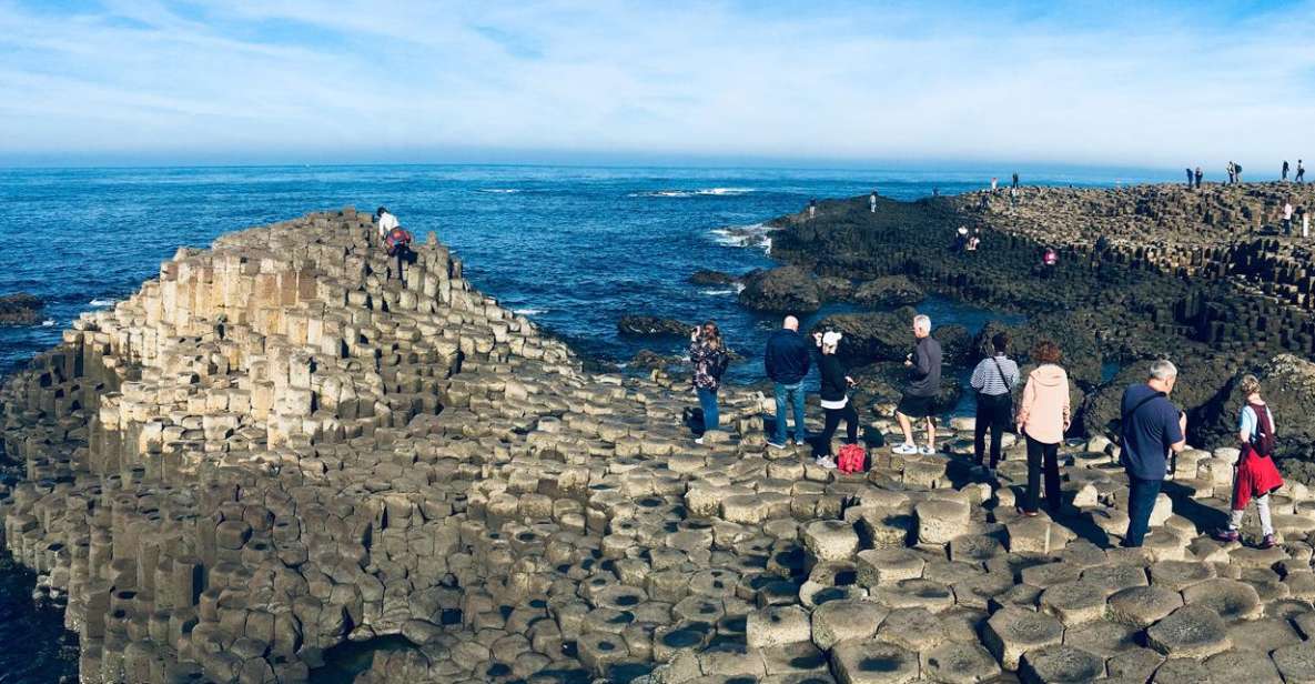 Belfast and Giants Causeway in Italian or Spanish - Tour Overview