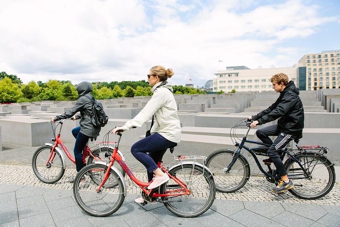 Berlin Historical Bike Tour: Berlin Wall and Cold War
