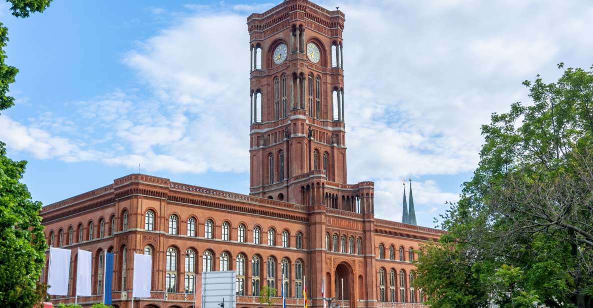 Berlin: Old Town Highlights Private Walking Tour - Explore Historic Old Town